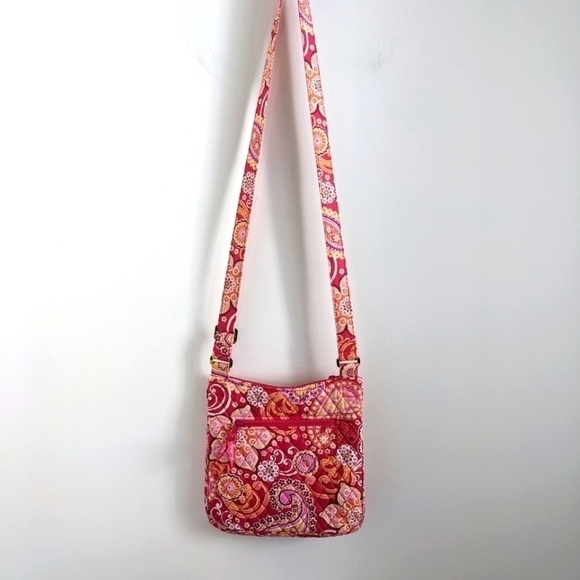 VERA Bradley Crossbody Hipster in Raspberry Fizz NWOT - Picture 2 of 8